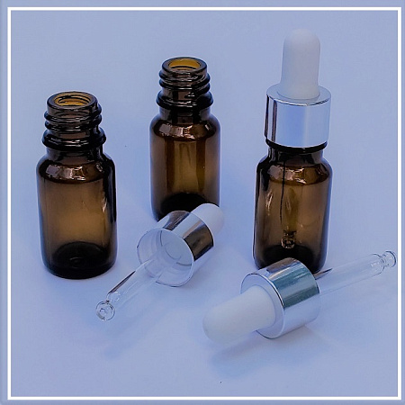 Флакон из темного стекла с серебристой крышкой, белой грушей и пипеткой 10мл Флакон из темного стекла с серебристой крышкой, белой грушей и пипеткой 10мл